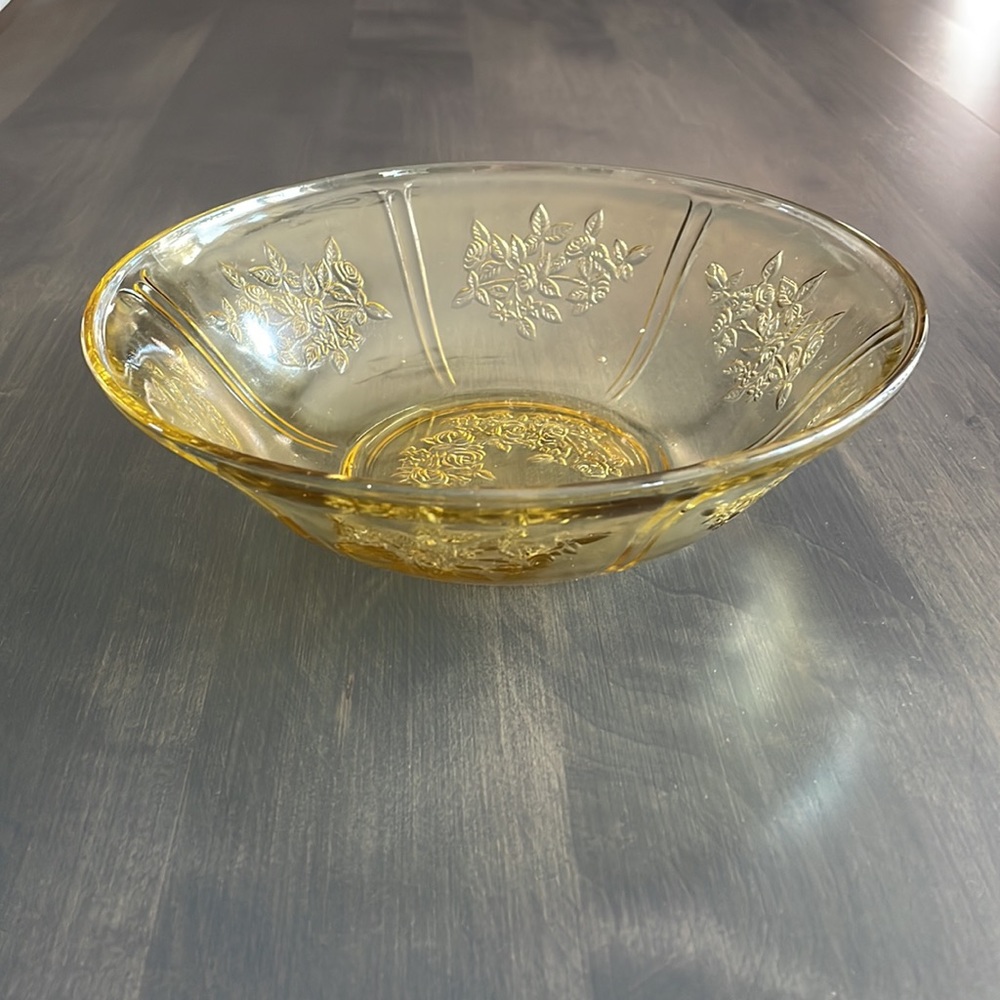 Vintage Federal Depression Glass Bowl 8
1/4"Sharon/Cabbage Rose Pattern Amber